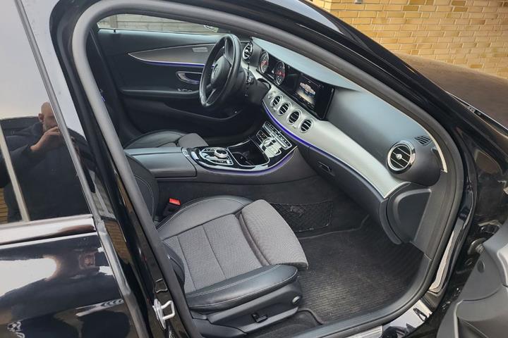 Sort Mercedes E220 d fra 2016