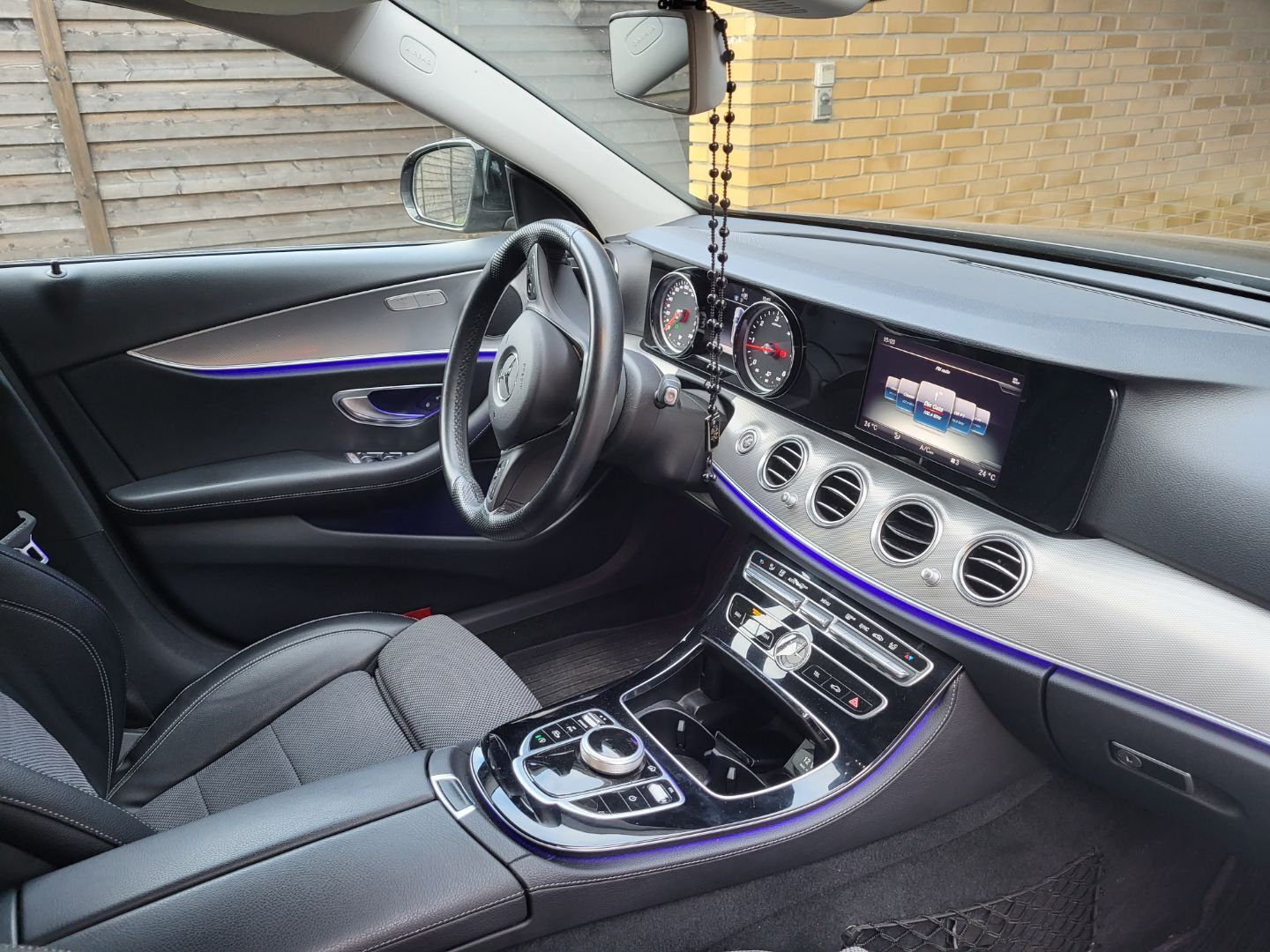 Sort Mercedes E220 d fra 2016