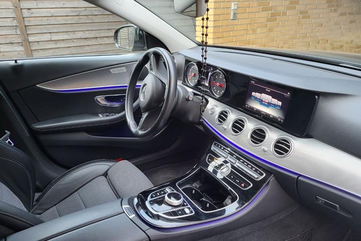 Sort Mercedes E220 d fra 2016