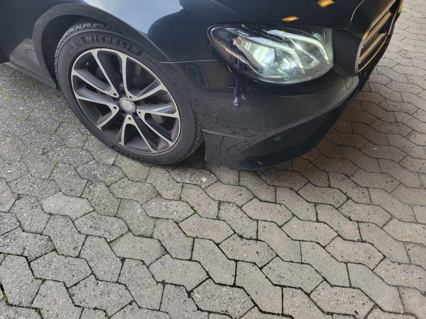 Sort Mercedes E220 d fra 2016