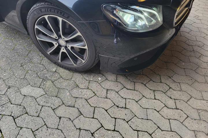 Sort Mercedes E220 d fra 2016