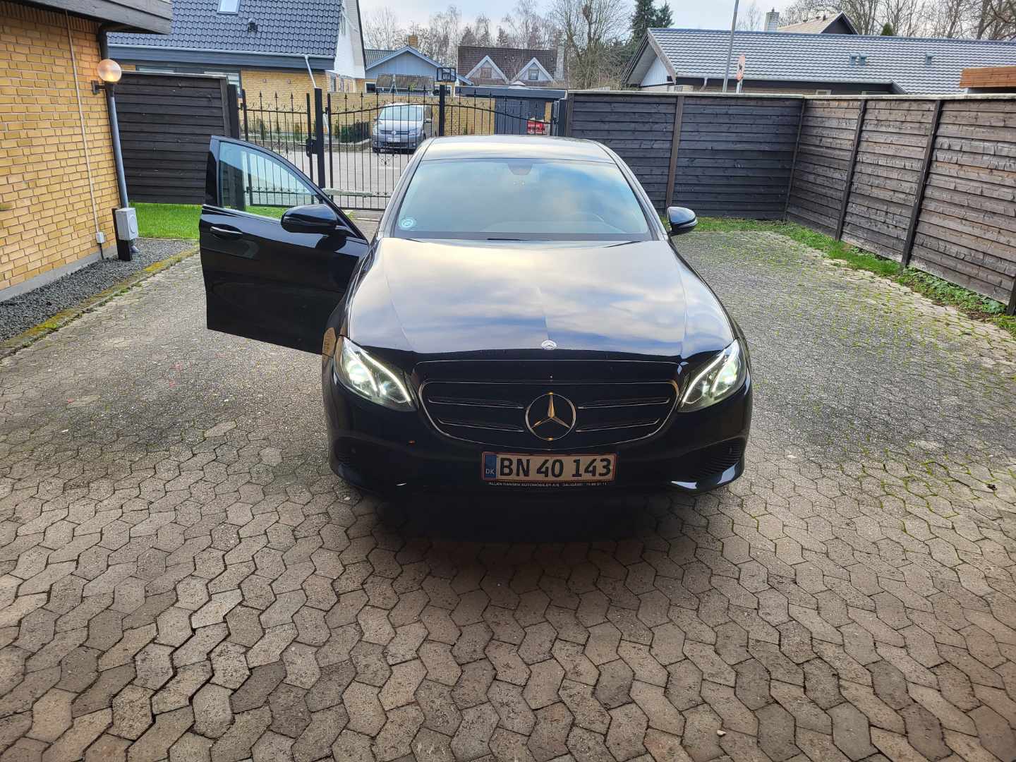 Sort Mercedes E220 d fra 2016