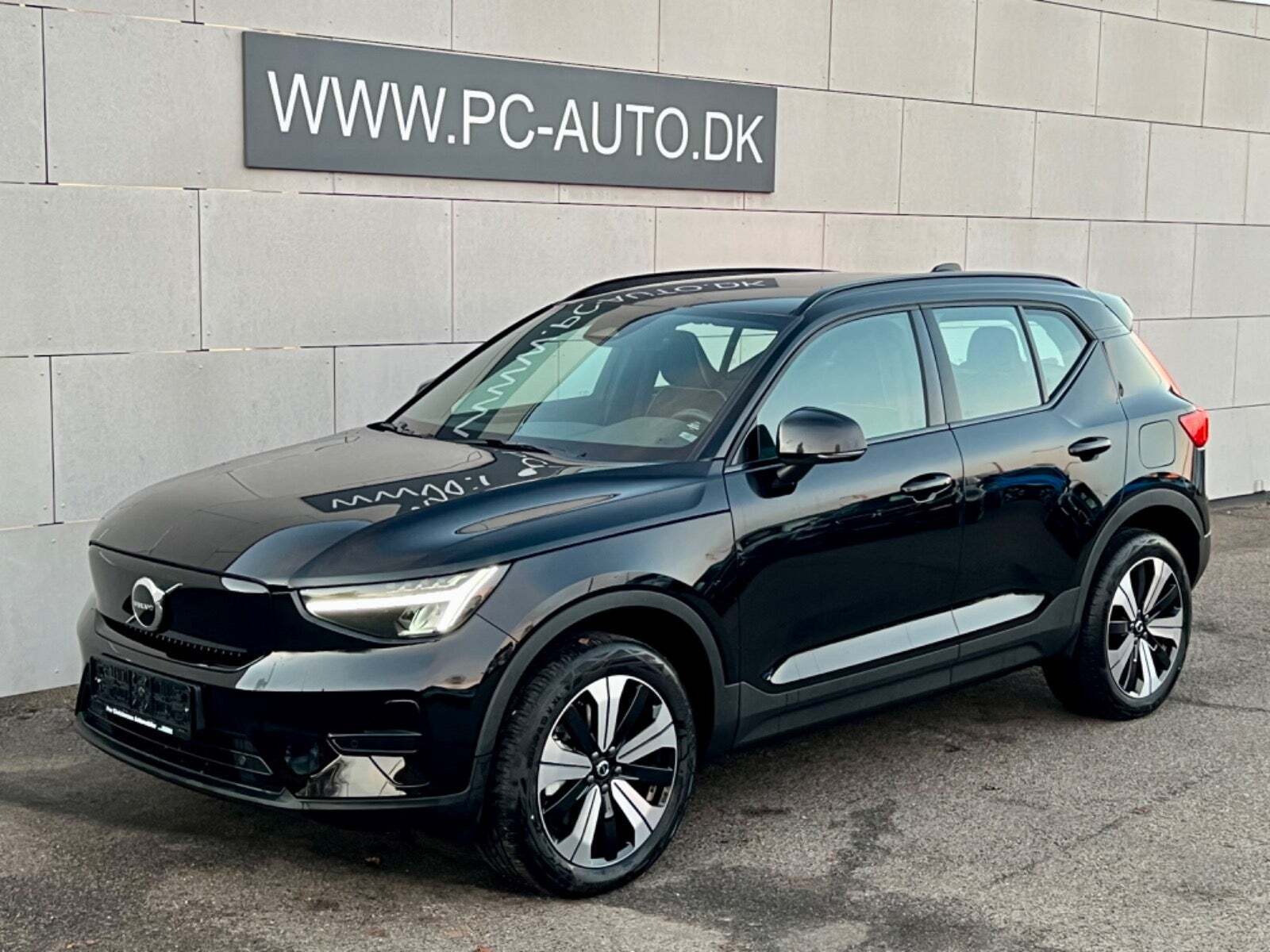 Sort Volvo XC40 fra 2023
