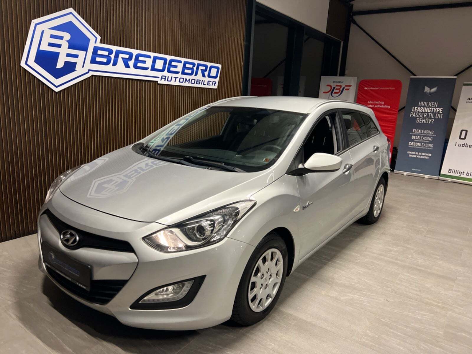 Grå Hyundai i30 fra 2014