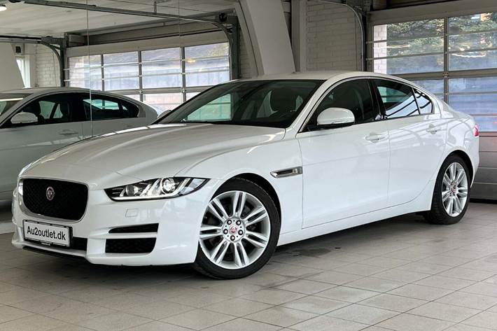 Hvid Jaguar XE fra 2016