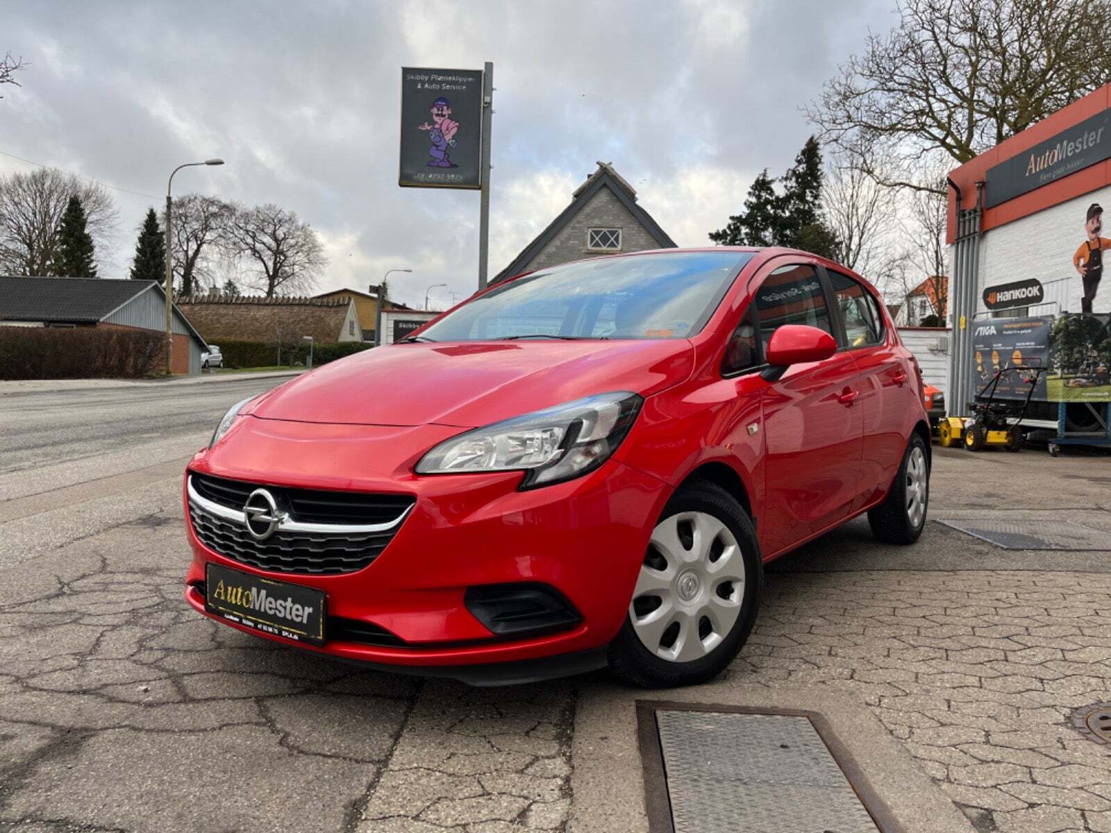 Grå Opel Corsa fra 2015