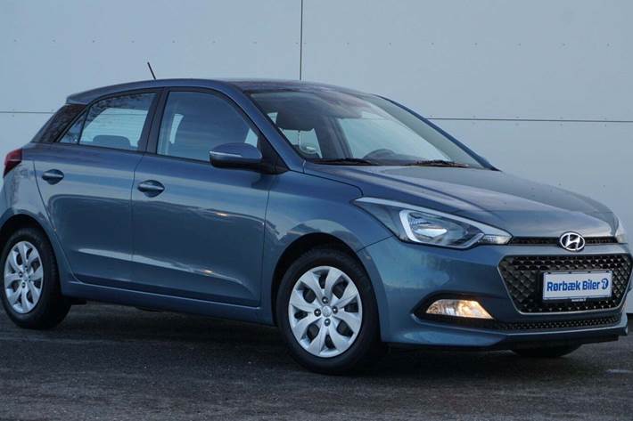 Blå Hyundai i20 fra 2017