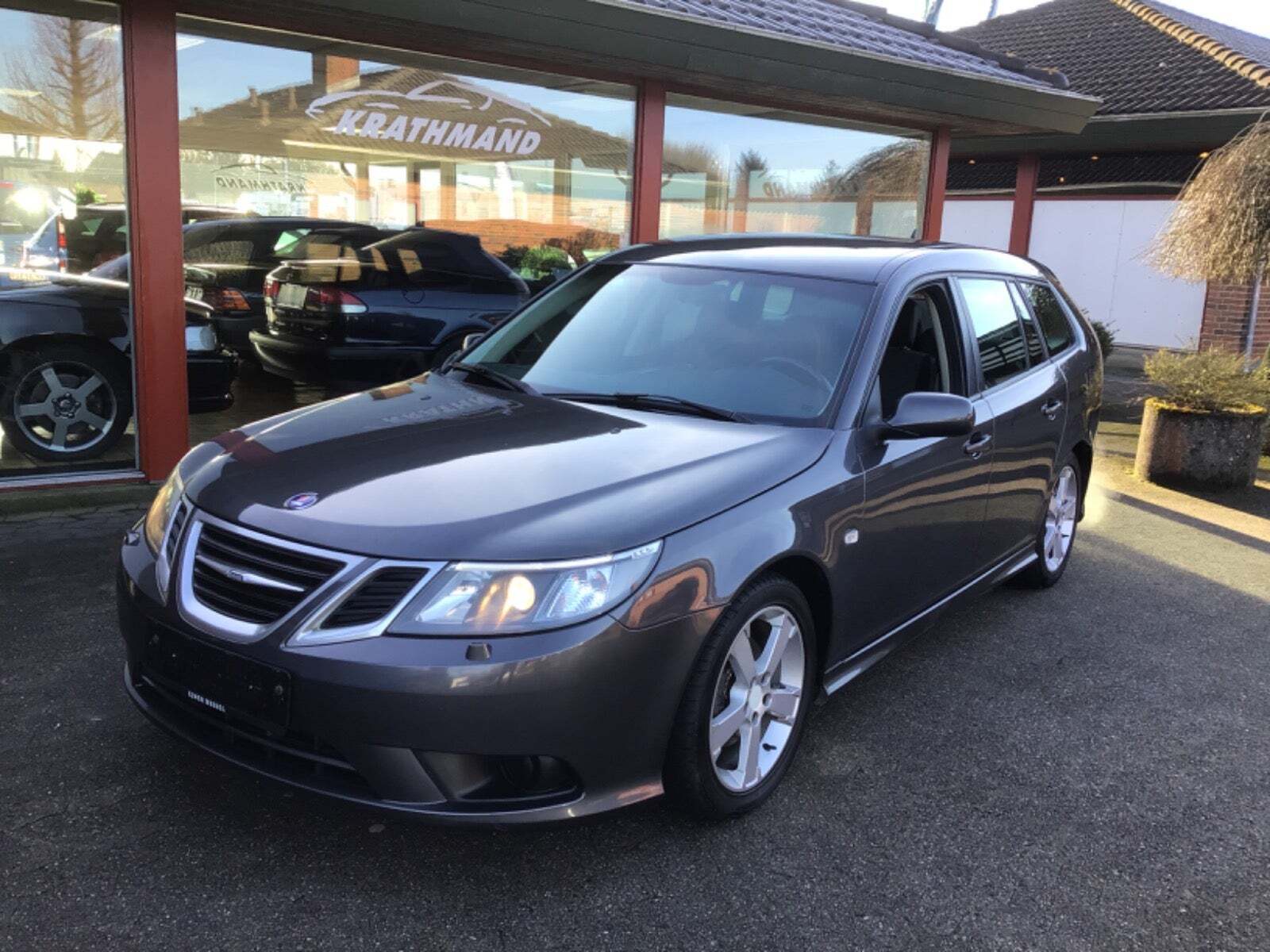 Grå Saab 9-3 fra 2009