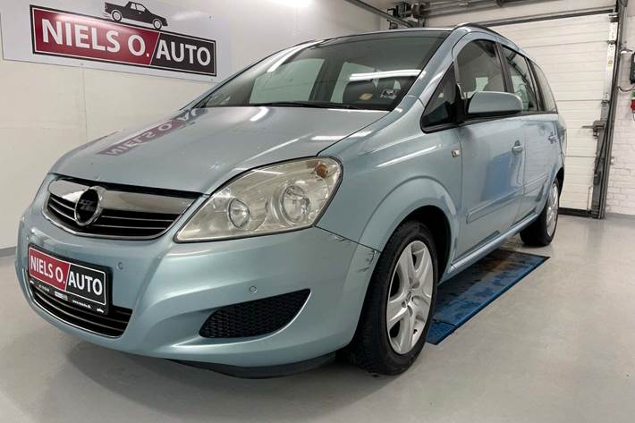 Blå Opel Zafira fra 2009