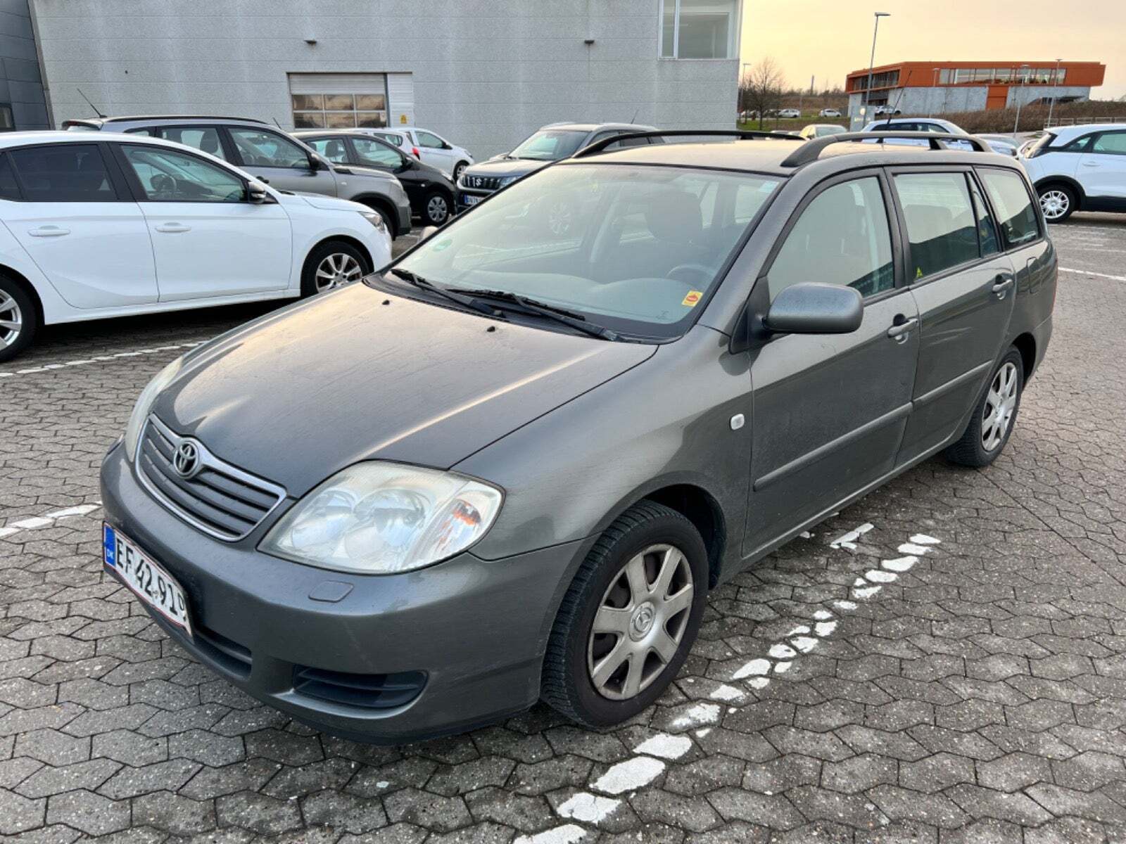 Grå Toyota Corolla fra 2006