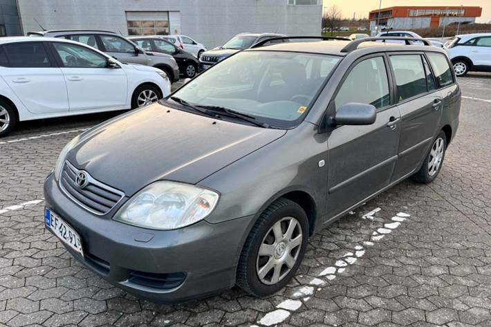 Grå Toyota Corolla fra 2006