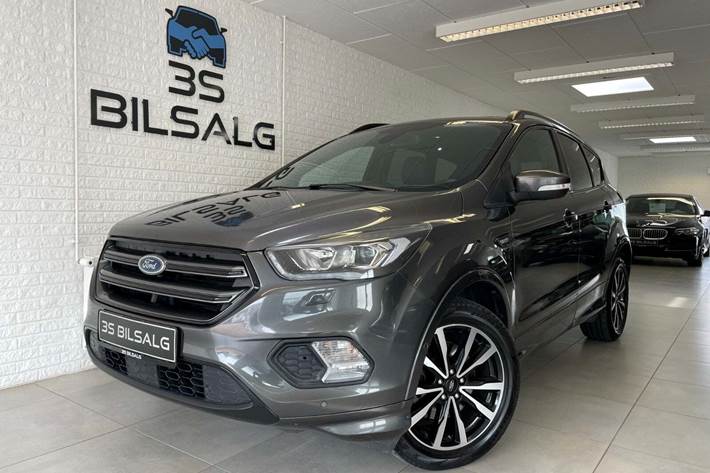 Grå Ford Kuga fra 2019