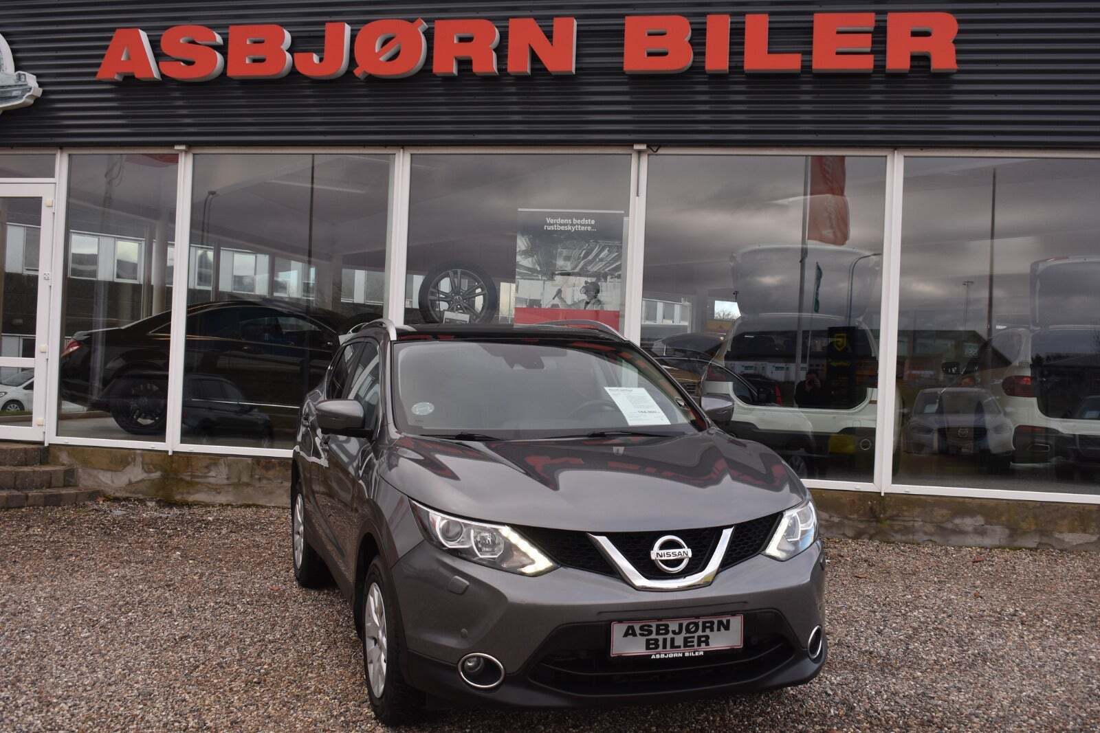 Grå Nissan Qashqai fra 2016