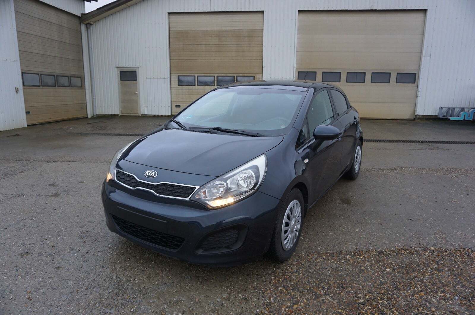 Blå Kia Rio fra 2015
