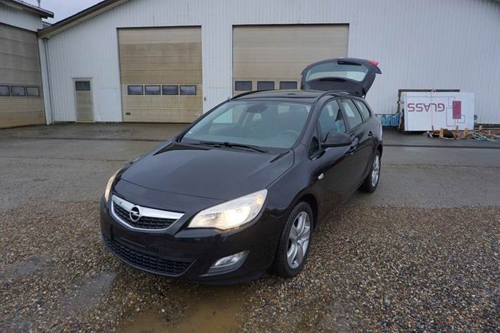 Grå Opel Astra fra 2011