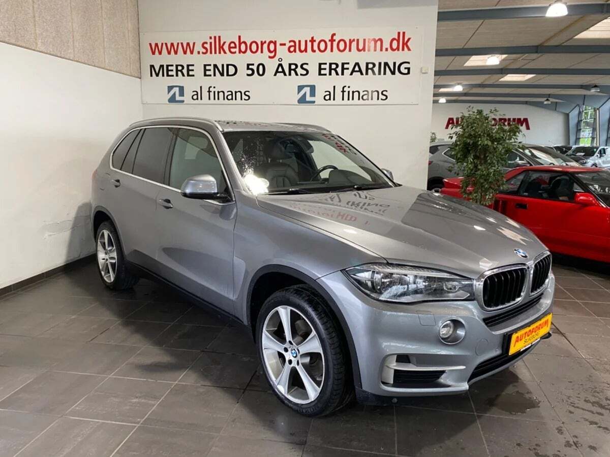 Grå BMW X5 fra 2015