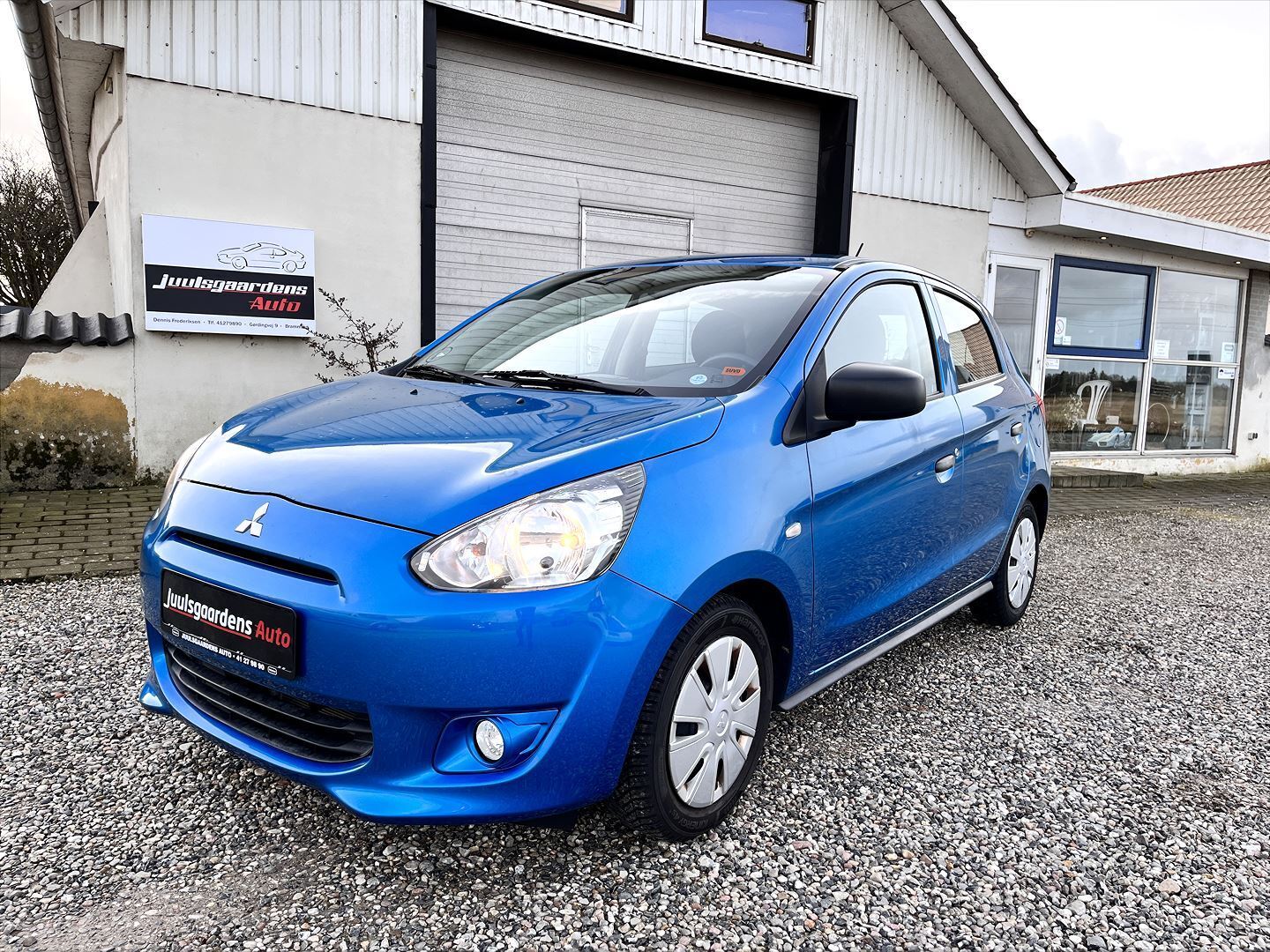 Blå Mitsubishi Space Star fra 2015