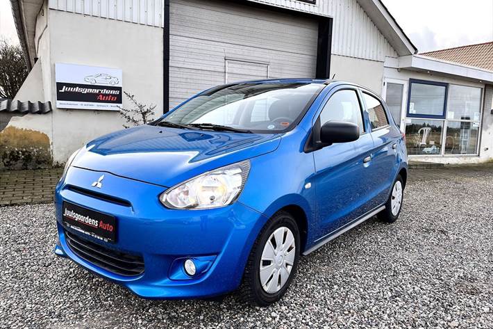 Blå Mitsubishi Space Star fra 2015