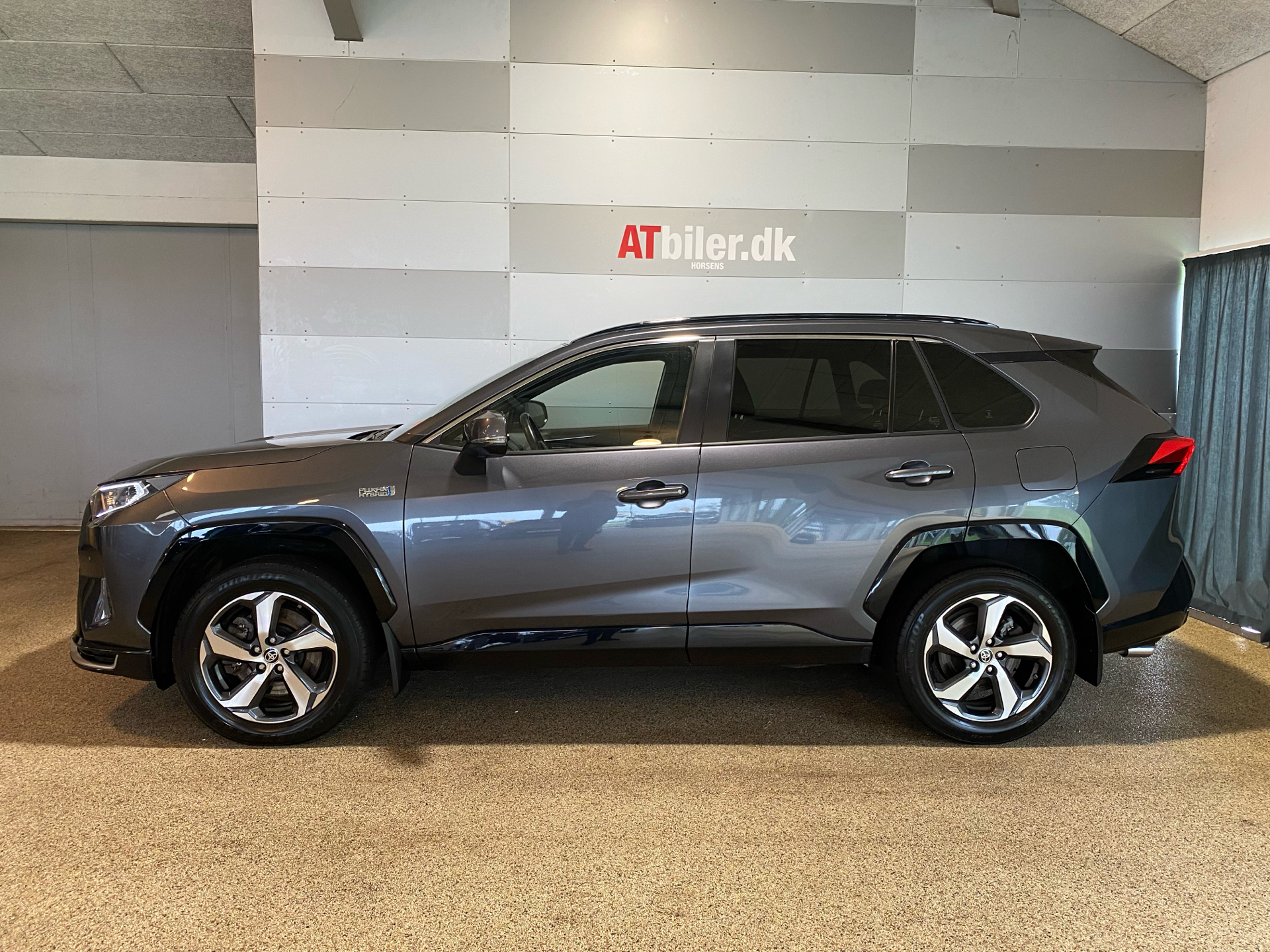 Grå Toyota RAV4 Plug-in fra 2021
