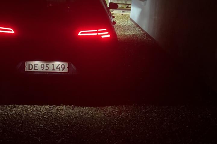 Blå VW Golf fra 2017