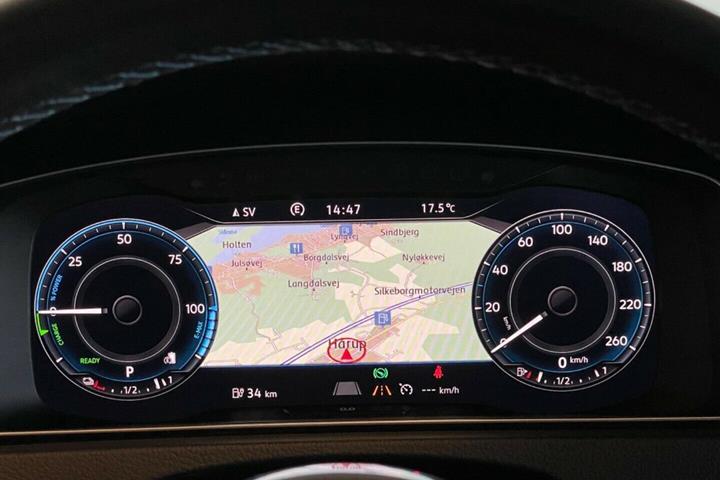 Blå VW Golf fra 2017
