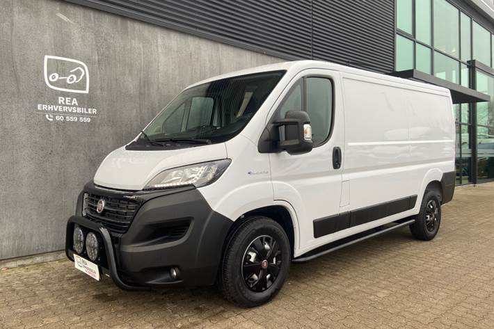 Hvid Fiat E-Ducato fra 2021 set udefra