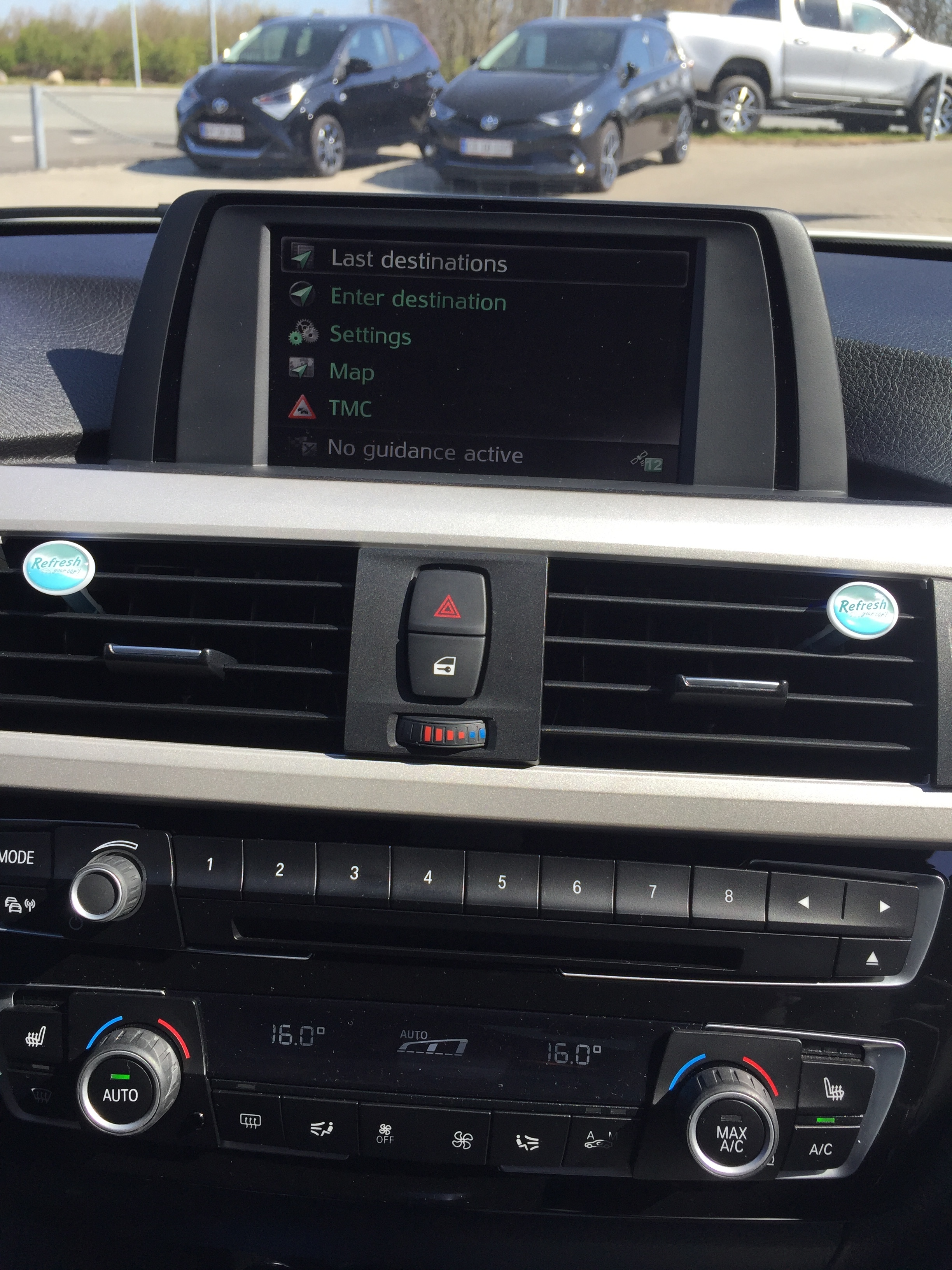 Hvid BMW 318i fra 2016