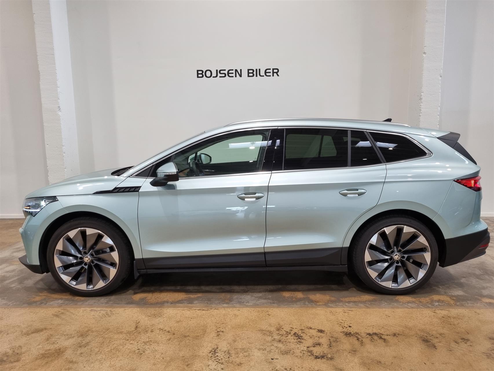 Grå Skoda Enyaq iV fra 2022