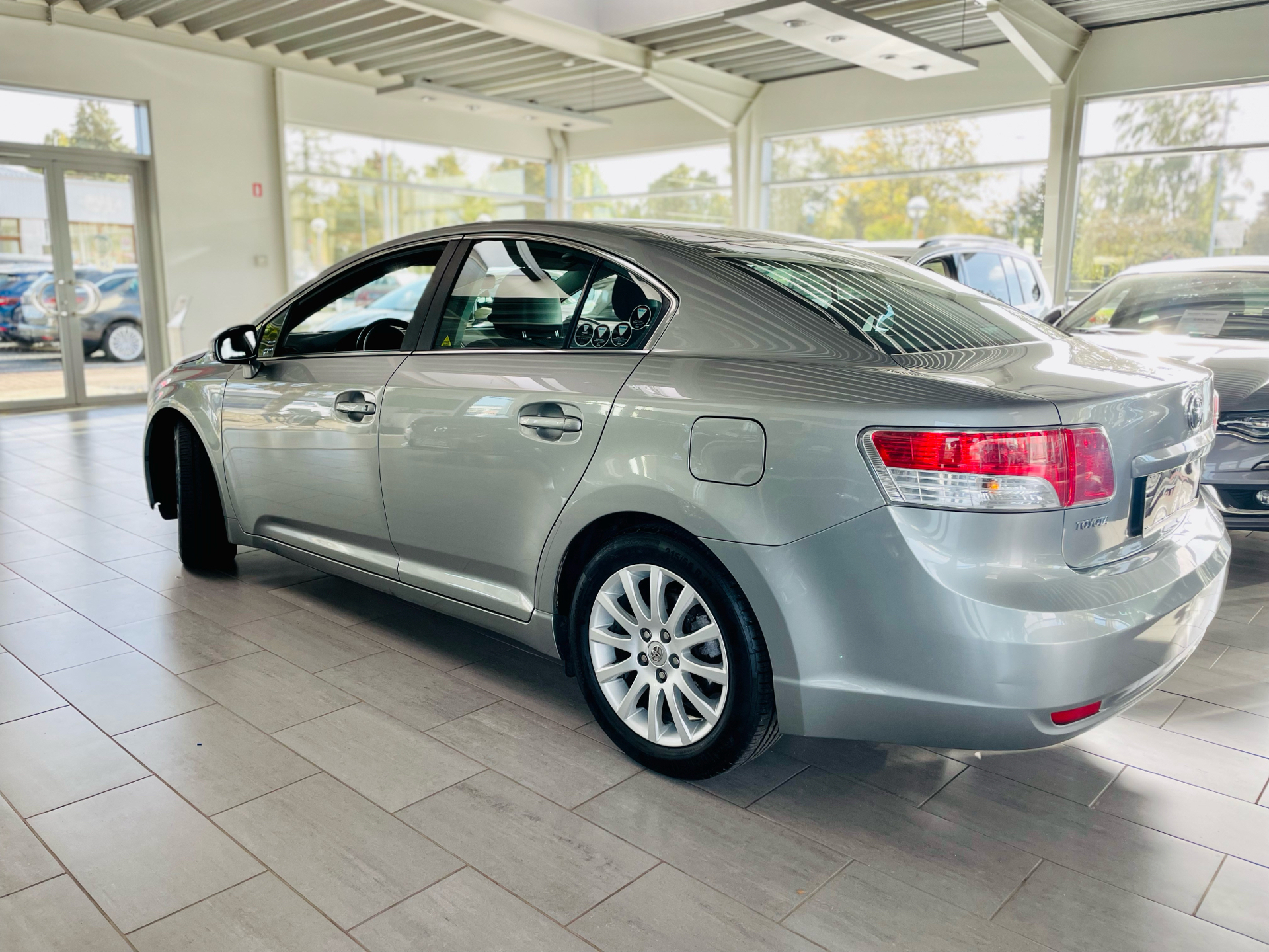 undefined Toyota Avensis fra 2011