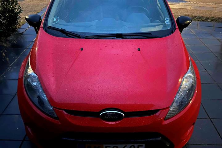 Rød Ford Fiesta fra 2011