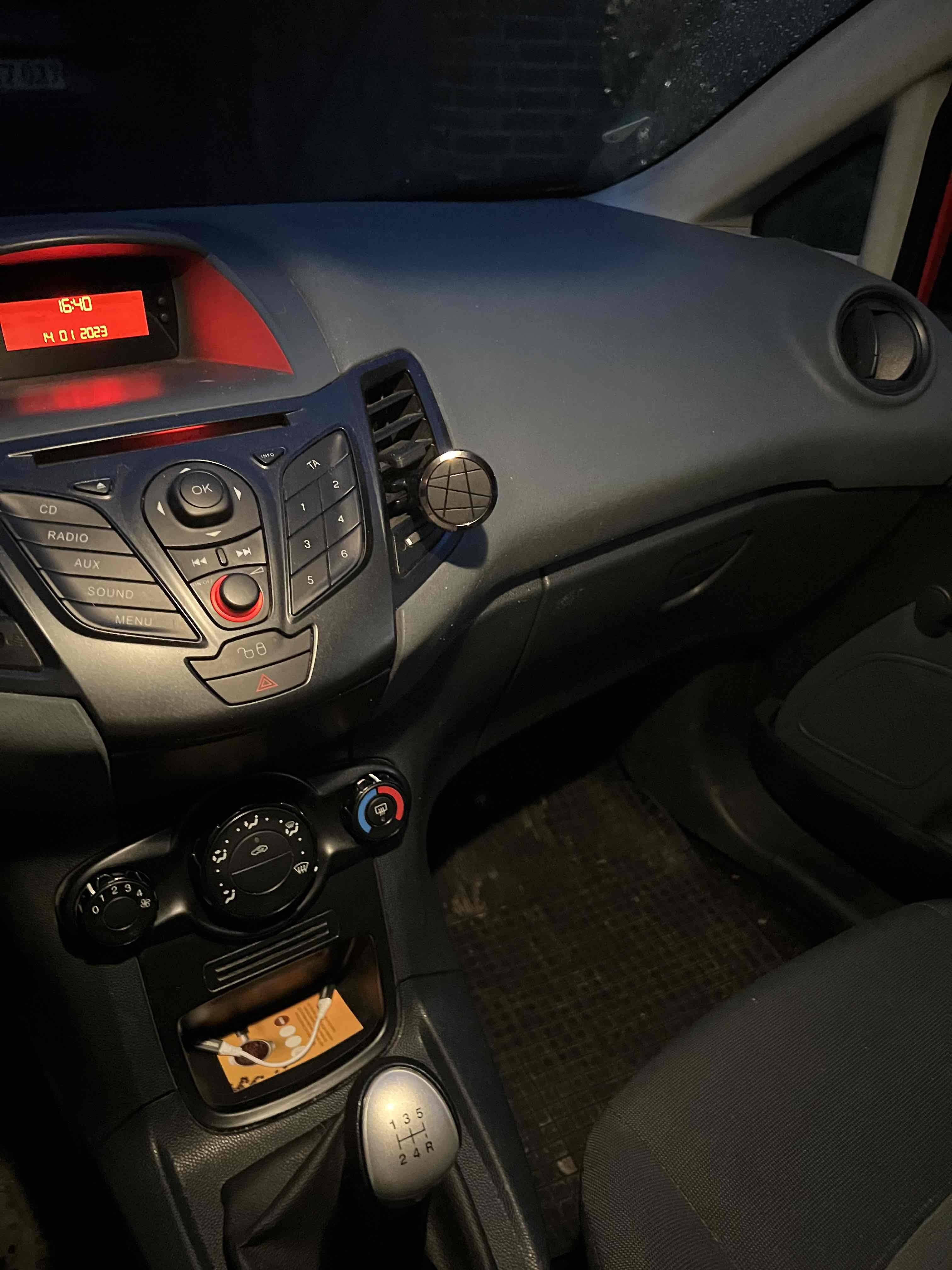 Rød Ford Fiesta fra 2011