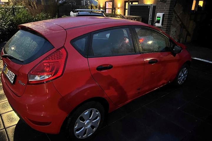 Rød Ford Fiesta fra 2011