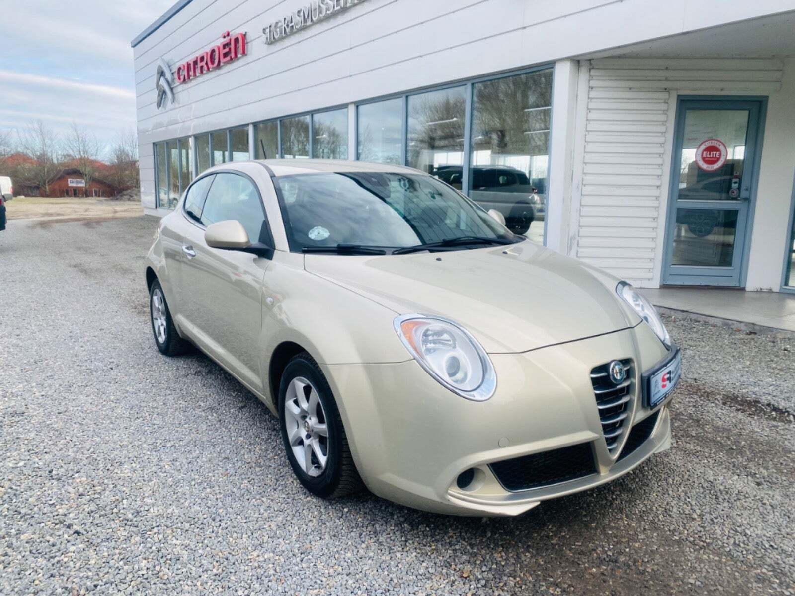 Beige Alfa Romeo MiTo fra 2012