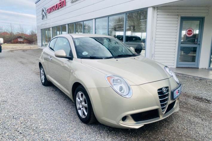 Beige Alfa Romeo MiTo fra 2012