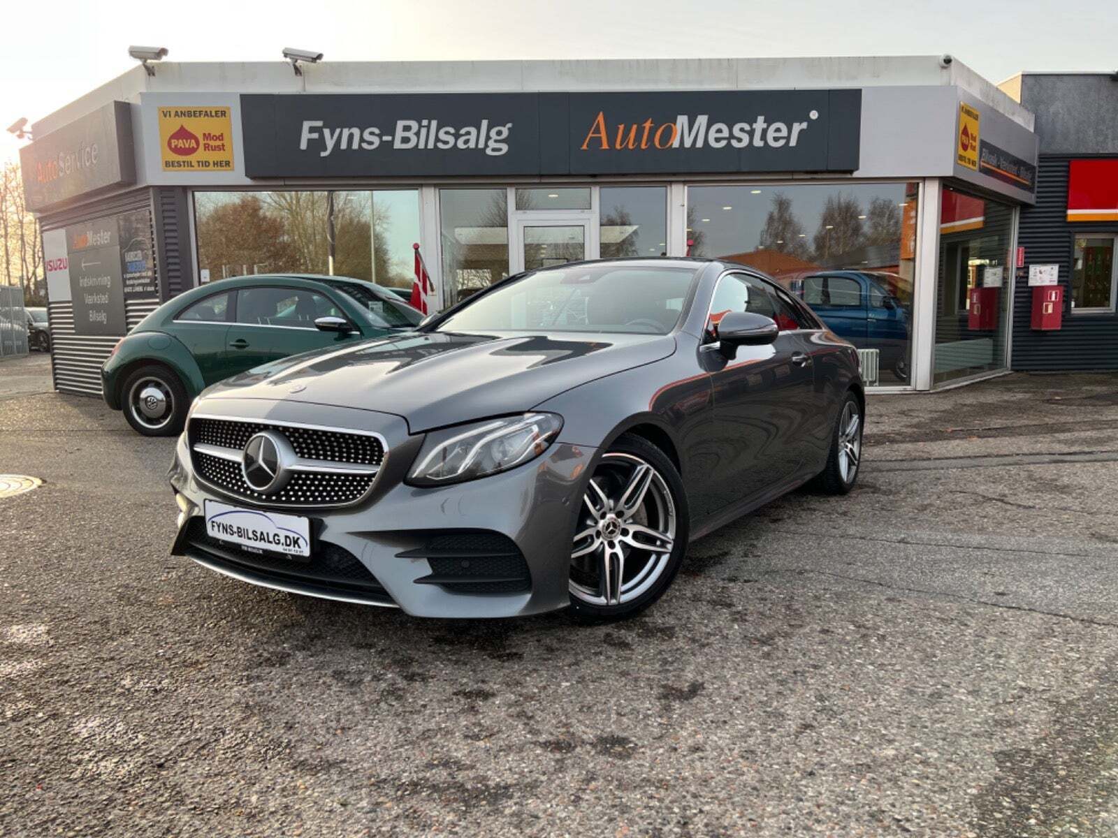 Grå Mercedes E220 d fra 2017