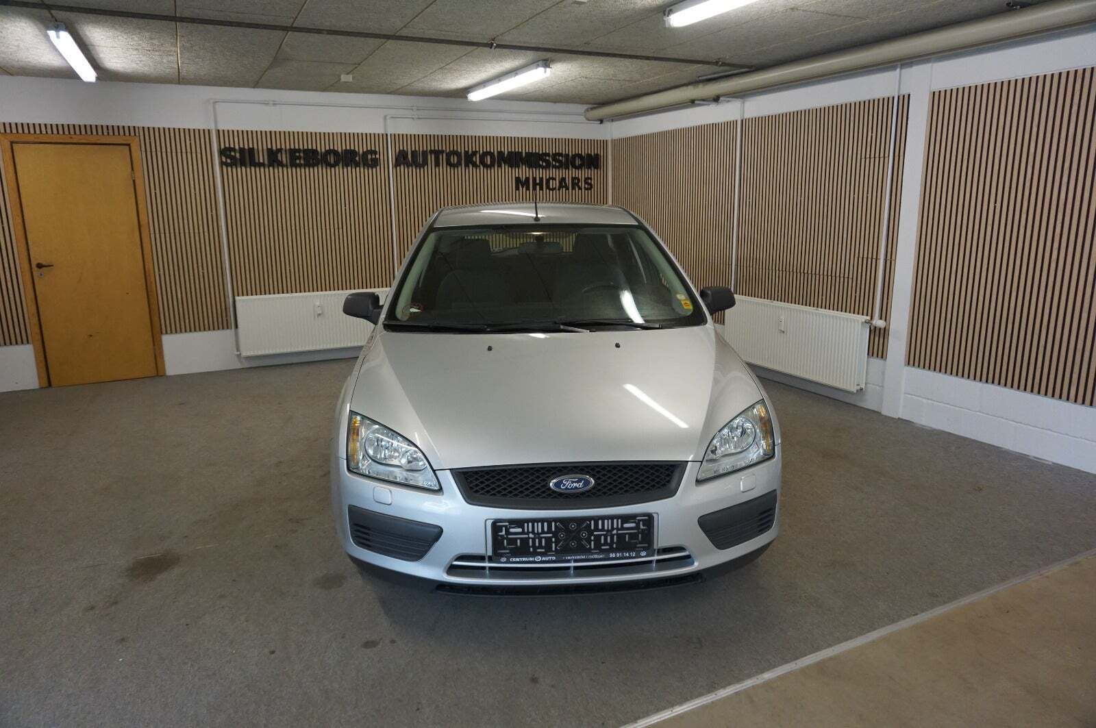 Grå Ford Focus fra 2006