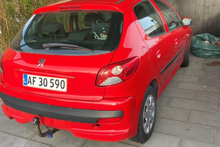 Rød Peugeot 206 fra 2009