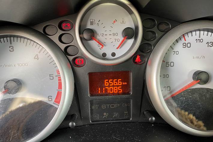 Rød Peugeot 206 fra 2009