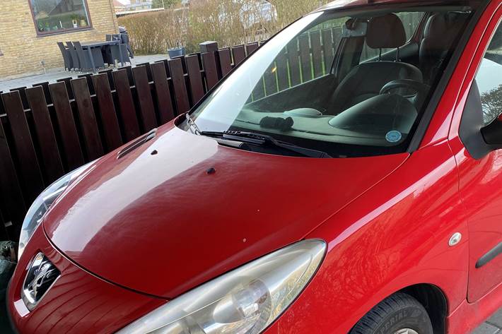 Rød Peugeot 206 fra 2009