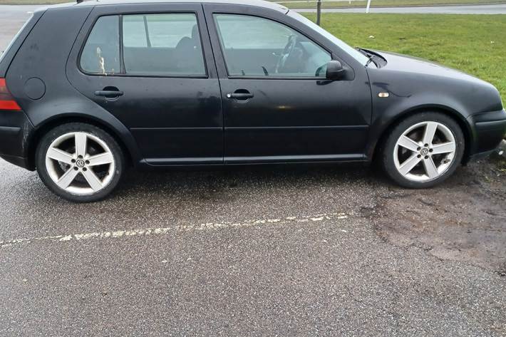 Sort VW Golf fra 1998