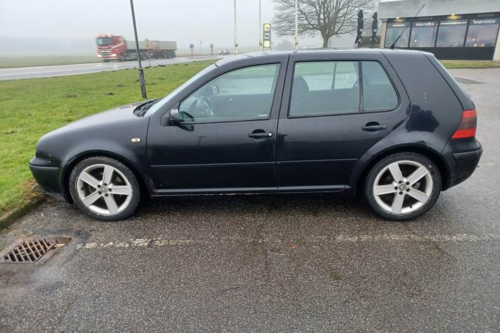 Sort VW Golf fra 1998