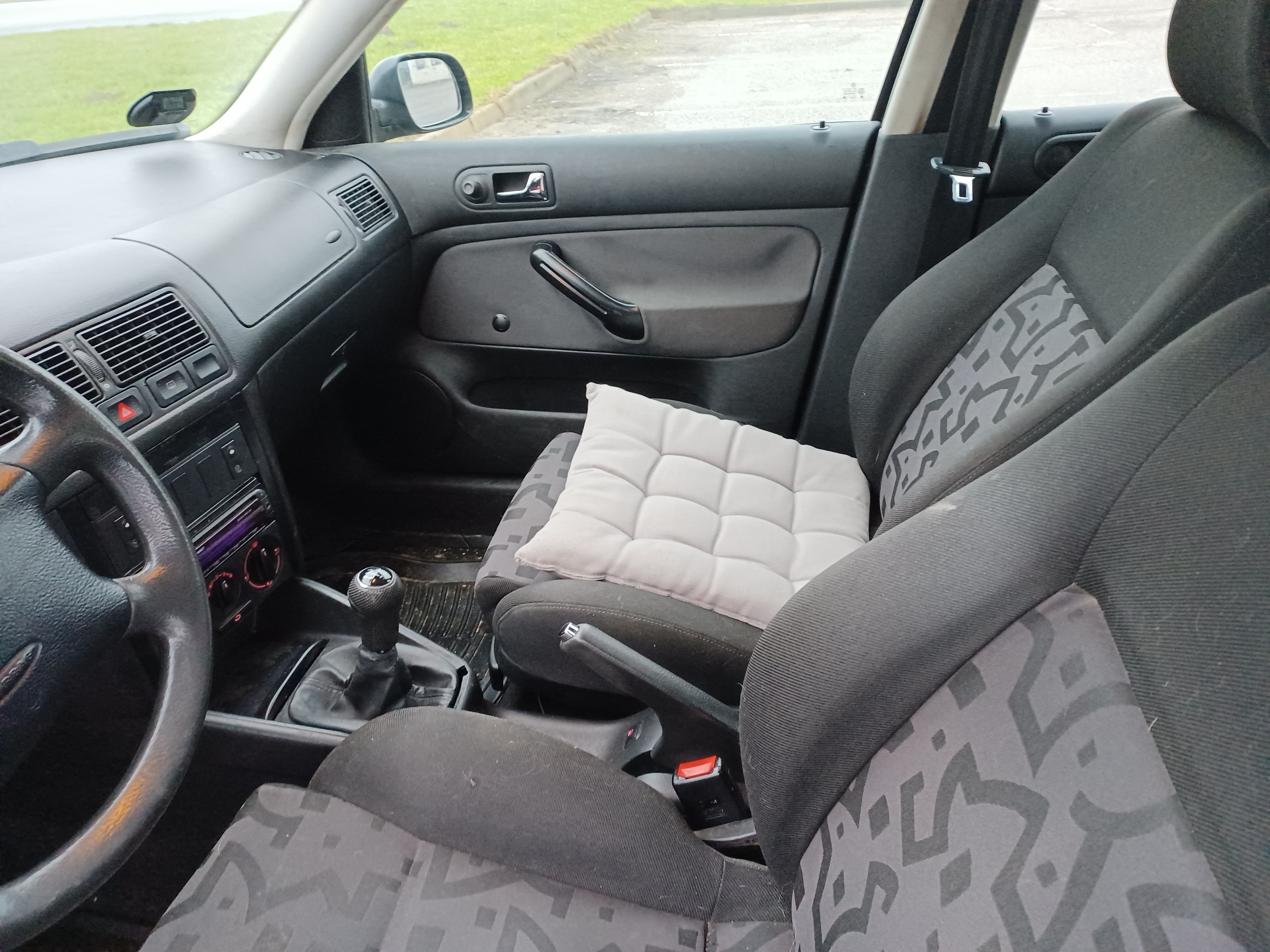 Sort VW Golf fra 1998