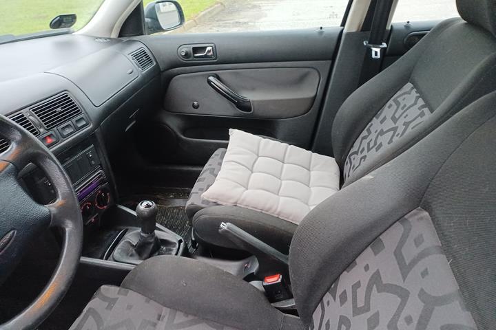 Sort VW Golf fra 1998