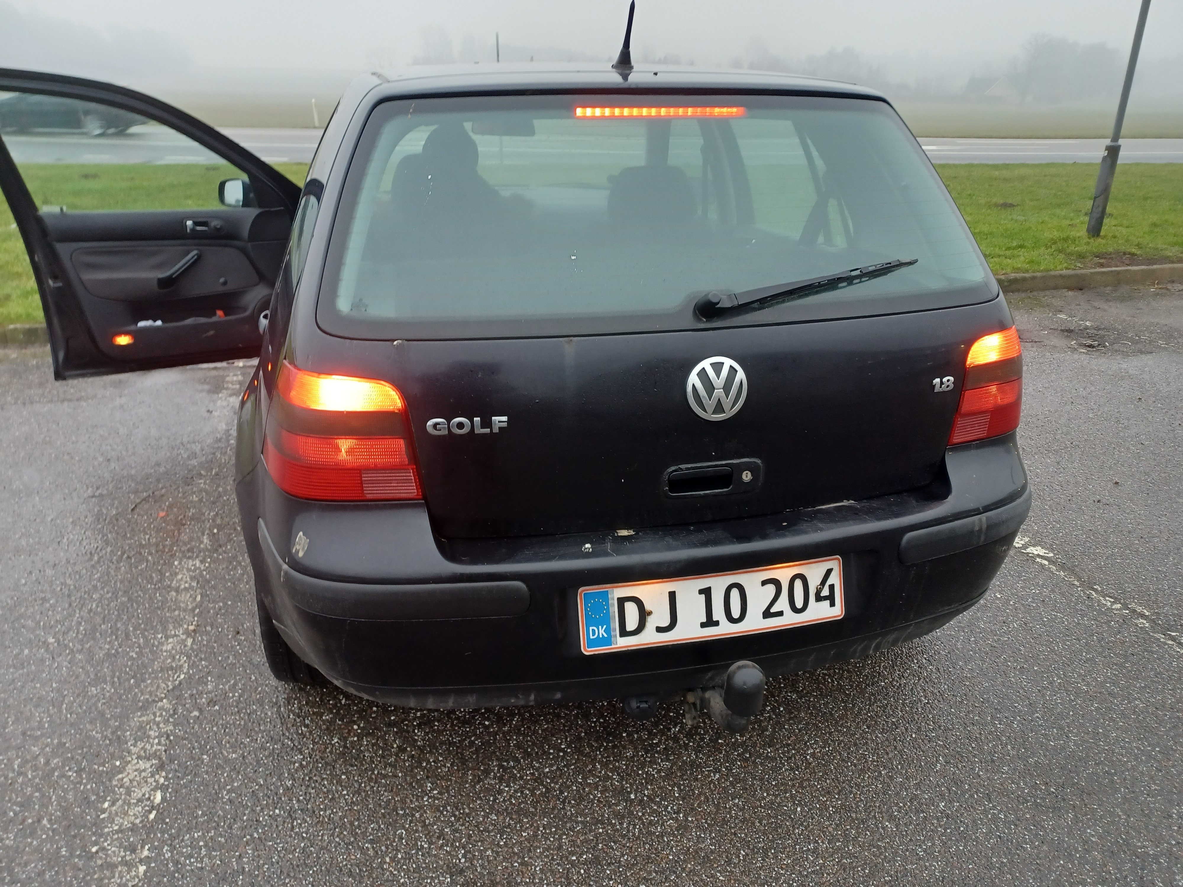 Sort VW Golf fra 1998