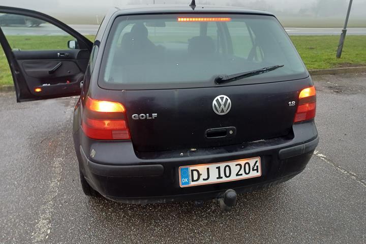 Sort VW Golf fra 1998
