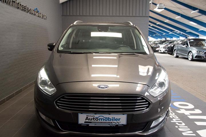 Grå Ford Galaxy fra 2019