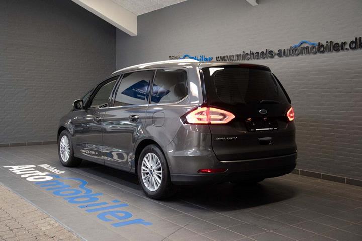 Grå Ford Galaxy fra 2019