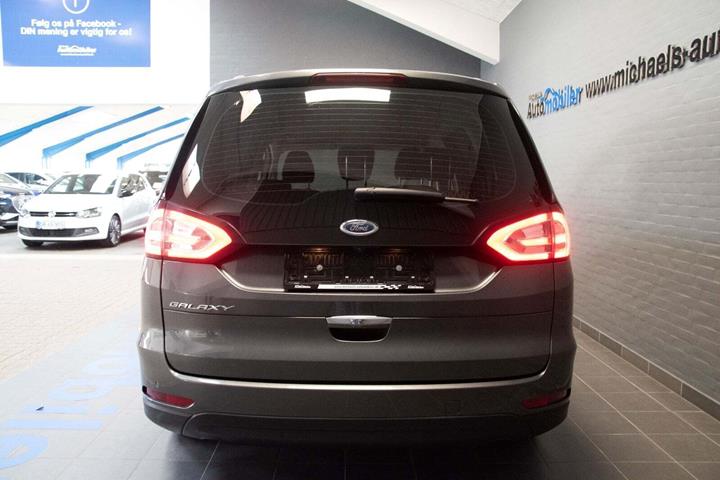 Grå Ford Galaxy fra 2019