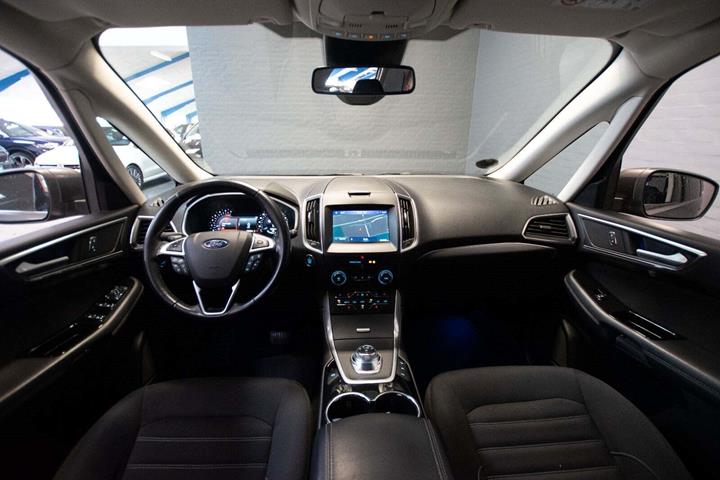 Grå Ford Galaxy fra 2019
