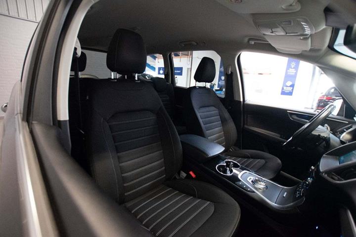 Grå Ford Galaxy fra 2019